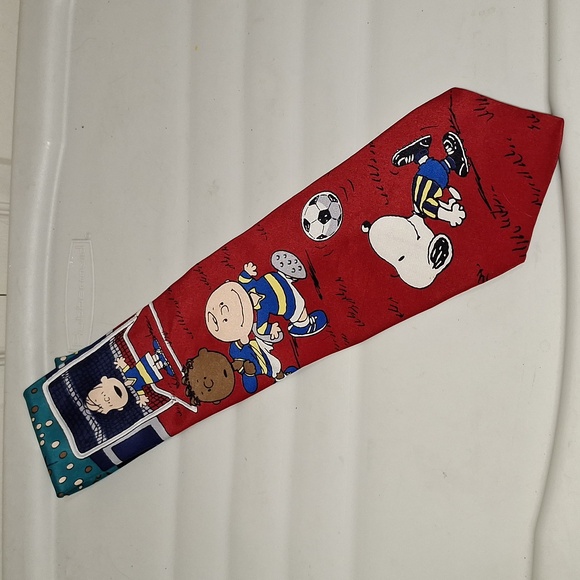 Vintage PEANUTS Snoopy/Charlie Brown soccer necktie - 100% silk - Picture 2 of 9
